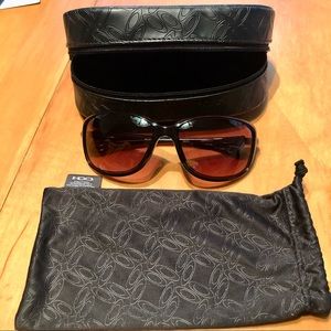 New Oakley Cohort woman’s sunglasses. Hard and soft case included.